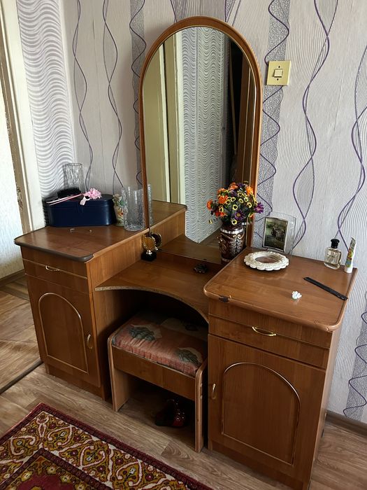 Продам спальный гарнитур