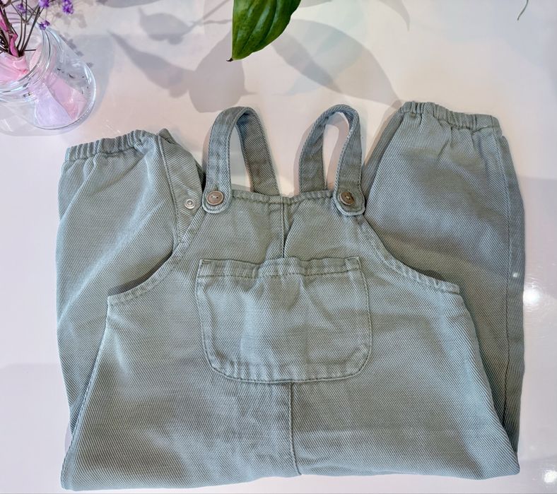 set haine copil marimea 86 cm, salopeta si 2 bluze elegante