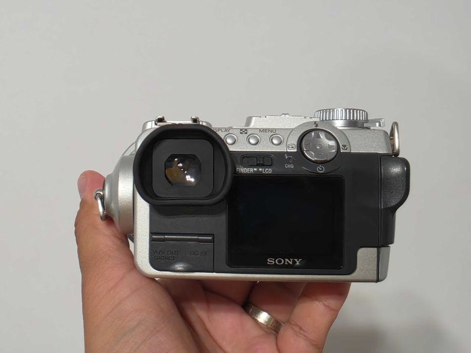 Y2K Aparat foto compact digital Sony F717 5MP 10x Zoom Nightvision