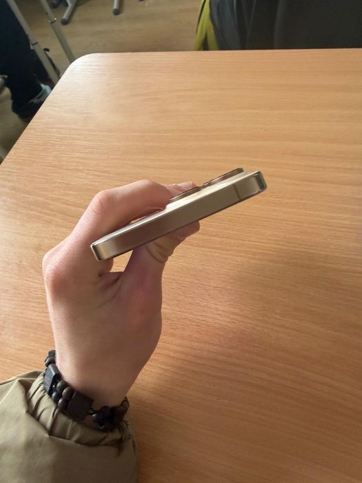 Vand Iphone 16 pro max 256 GB