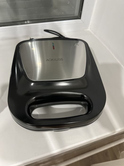 Продам вафельницу новую