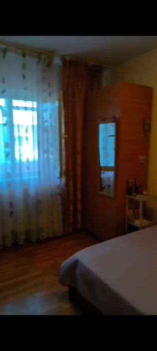 Cameră de închiriat în apartament - 150 de euro