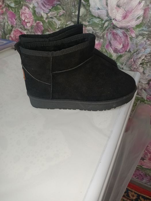 Продам Уги новые