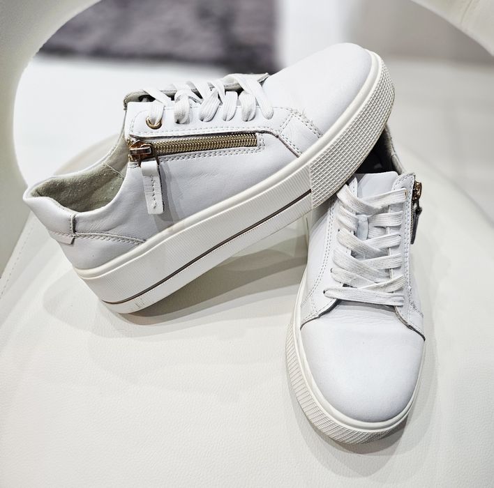 Бели обувки,  естествена кожа