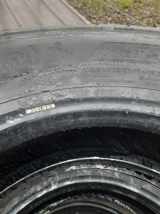 Vând  cauciucuri de camion