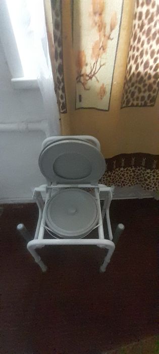 Стул туалет для инвалидов. Кресло коляска.