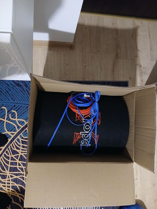 De vănzare subufăr de mașină