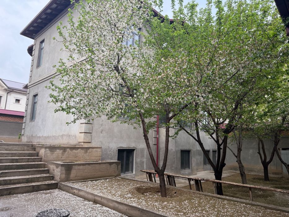 Угловой дом 6 соток, отличная локация