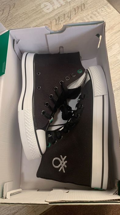 Спортни обувки Benetton нови!