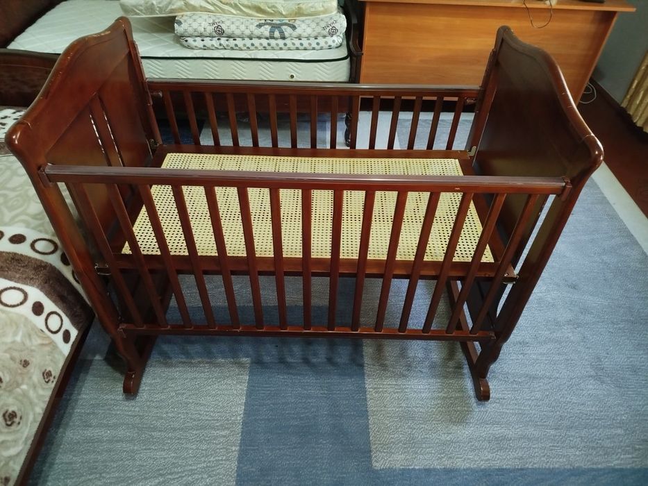 Детская кровать из натурального дерева для новорожденных