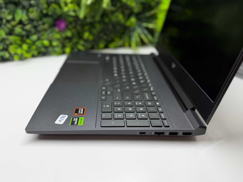 Геймърски лаптоп HP Victus 15.6 512GB 16GB