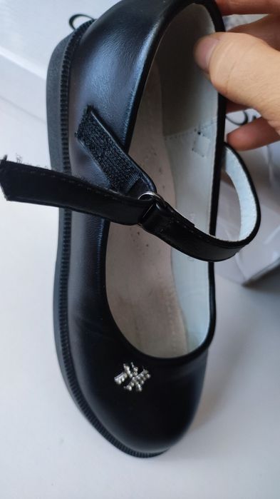 Продам туфли школьные на девочку 2 пары