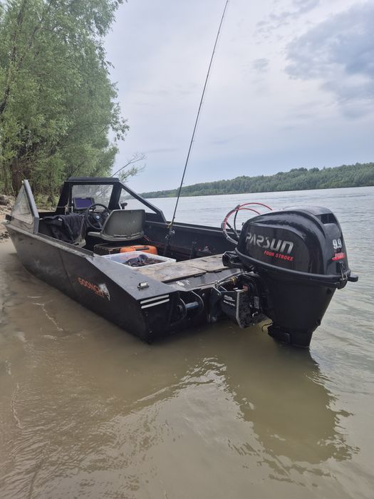 Продам лодку вместе с прицепом