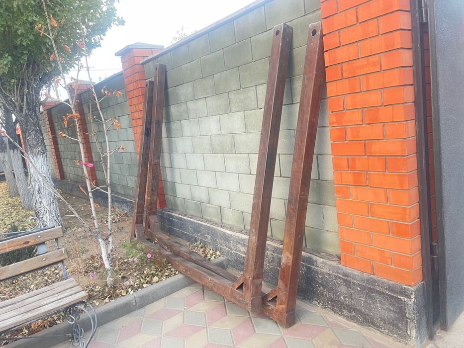 Коник для прицепа фуры