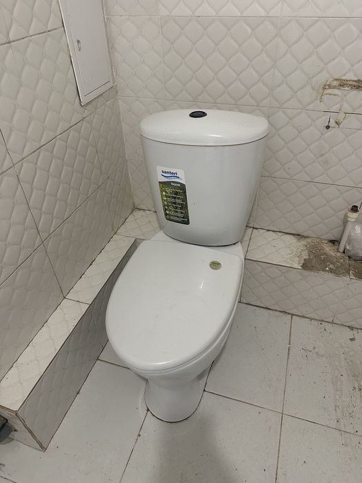 Продается унитаз и раковина рабочем состоянии состояние отличное