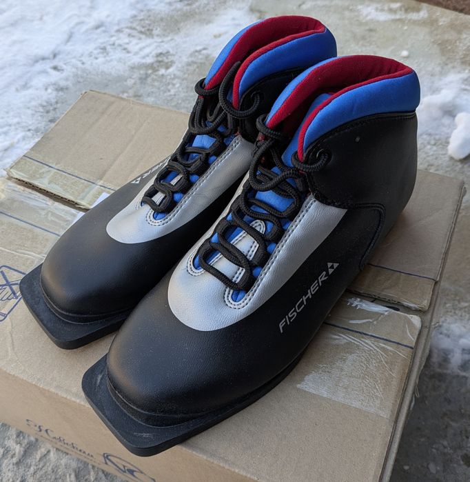 Лыжи, лыжные ботинки