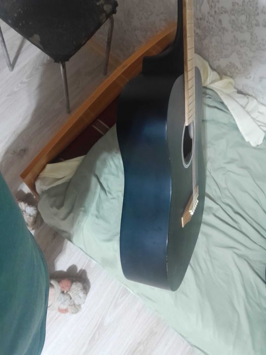 Гитара шестиструнная акустическая