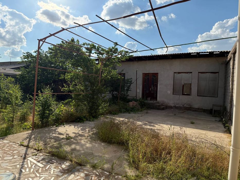 Yashnobod tumani Yangiobod mahallasida 7,8 sotix hovli uy joy sotiladi