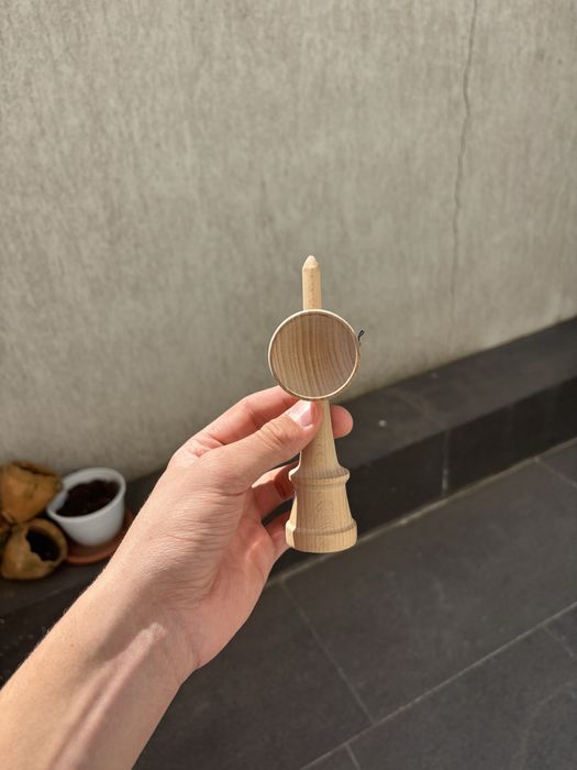 Kendama strogo noua