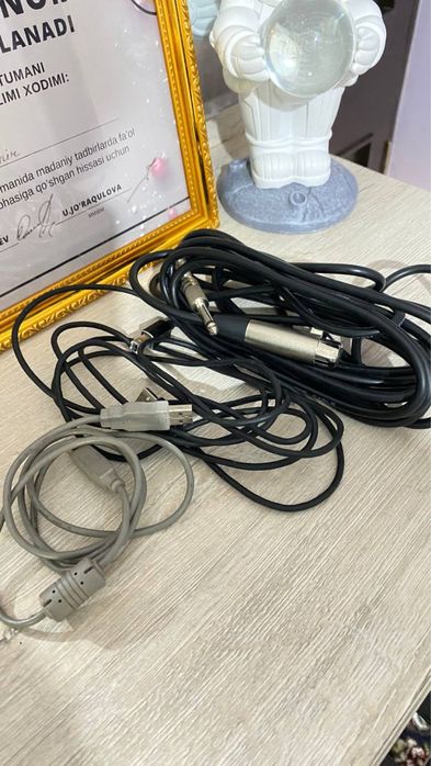 Zvukovoy karta mikrafonlar sotiladi