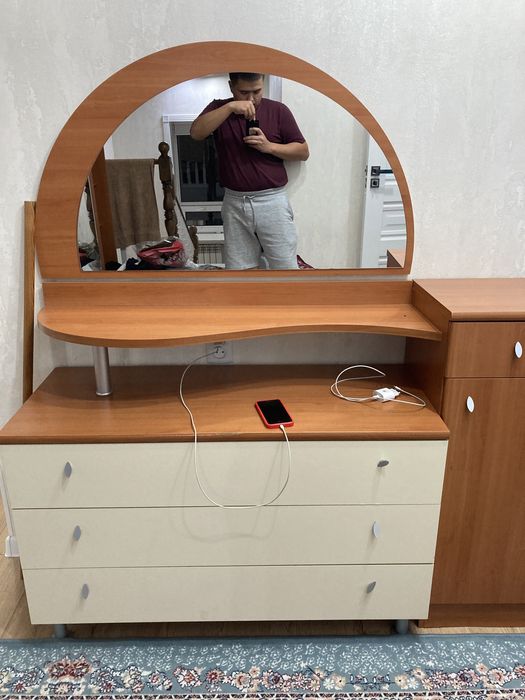 Комод с зеркалой гарнитура для дома стильная