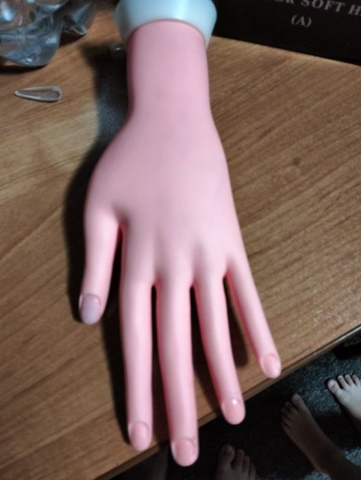 Продам тренировочную руку .