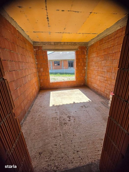 Casă la roșu în localitatea Cheriu