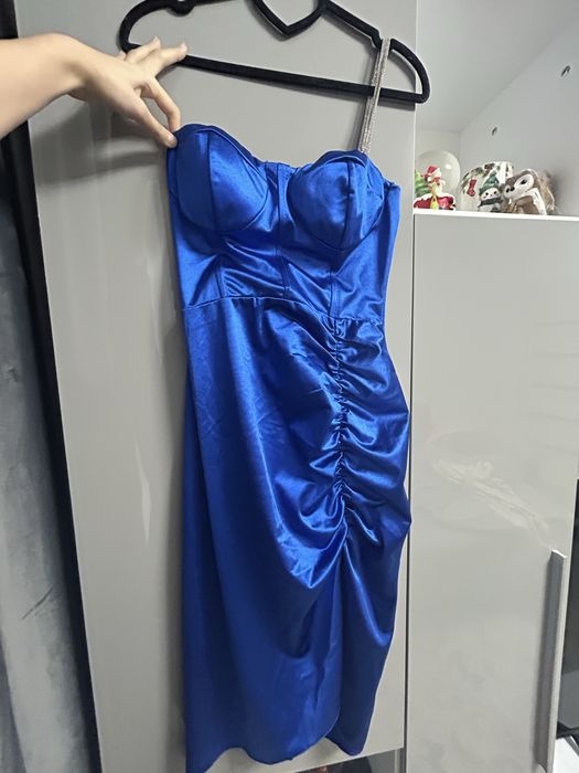 Rochie culoarea albastră
