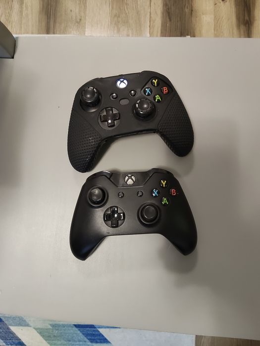 XBOX One 1TB + 2 controllere