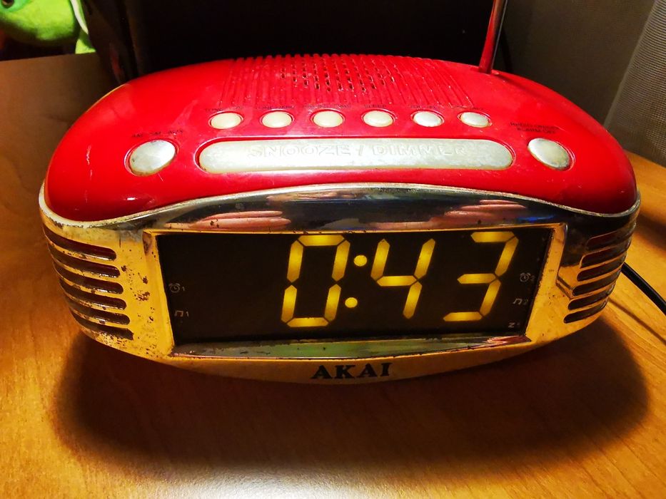Radio cu ceas AKAI