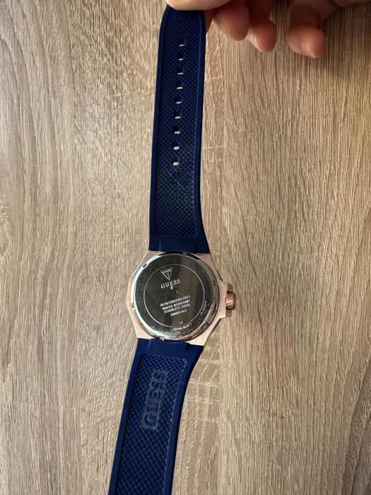 Мъжки часовник GUESS – син с хронограф, като нов