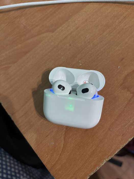 Наушник без провадной AirPods