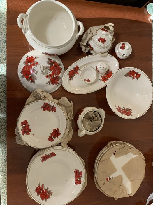 Фарфоровый столовый сервиз на 6 персон 36 предметов.