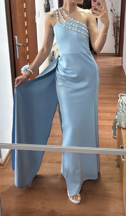Чисто нова официална рокла