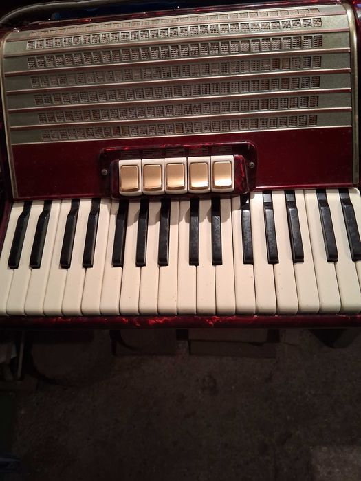 Акордеон Weltmeister 48 баса