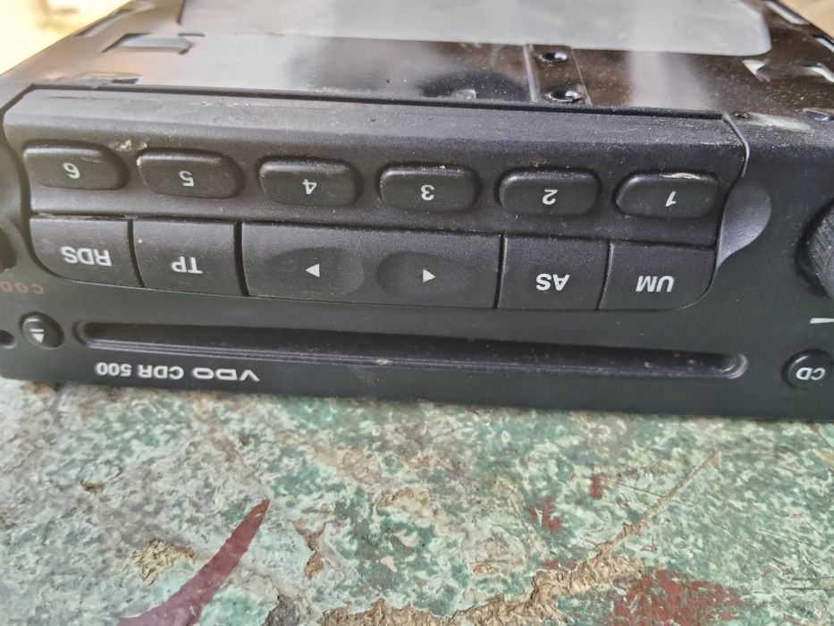 Vând casetofon de mașină plus alte elemente