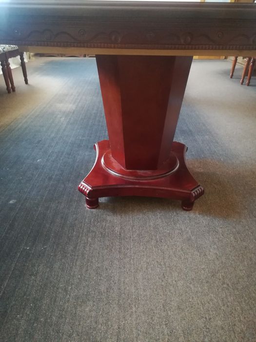 Стол и 12 стульев