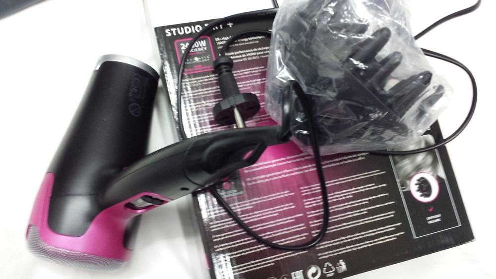 новый Фен  Rowenta в комплекте