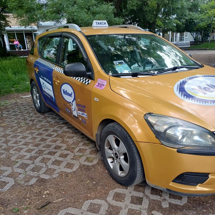 Продавам такси, здрав и поддържан автомобил за годините и километрите си.
