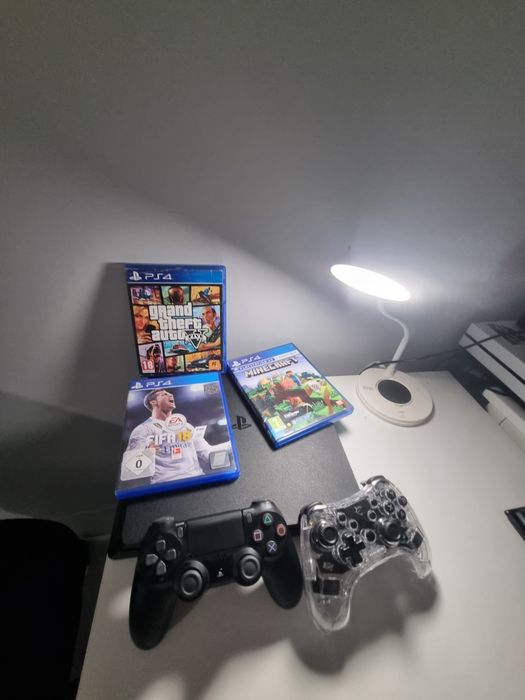 Ps 4 +2 manete + 3 jocuri