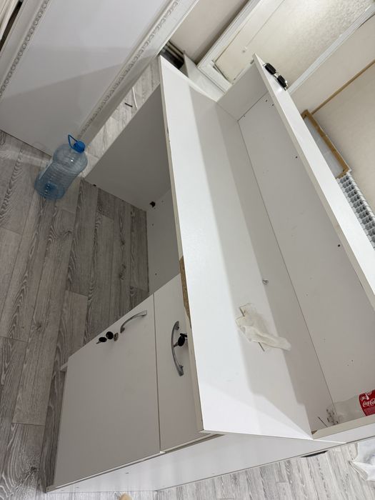 Касса и шкаф для одежды