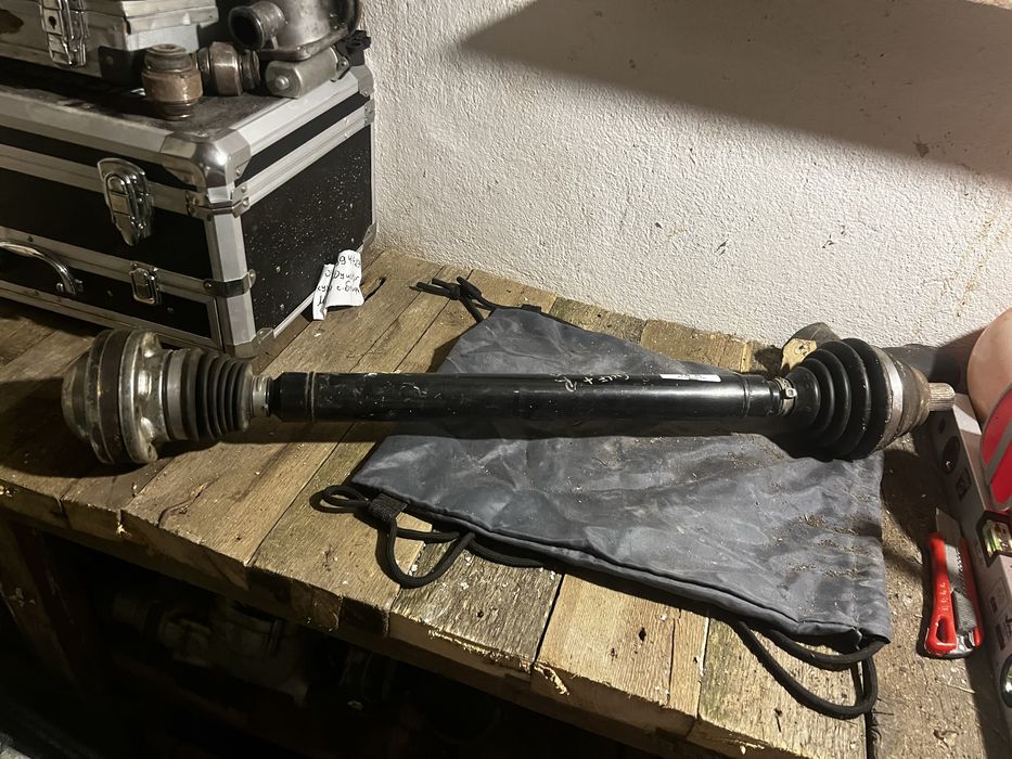 Полуоска предна дясна за WV  SEAT AUDİ