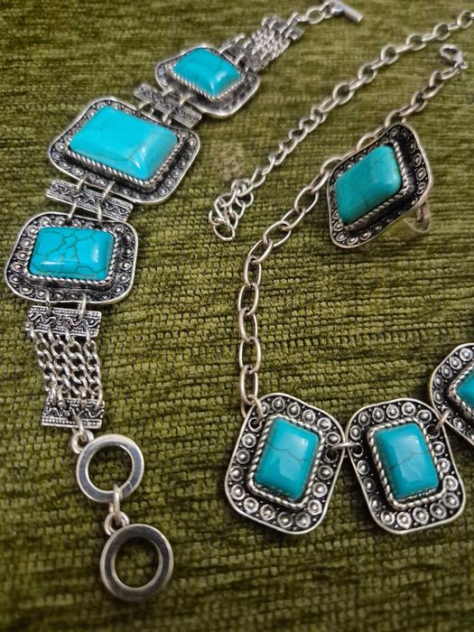 Комплект-колье-браслет-кольцо.