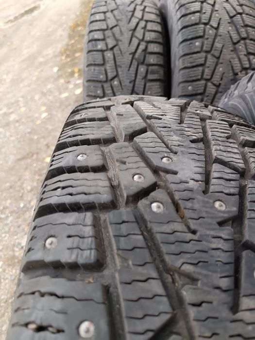 Продам комплект шин 215/70/R16