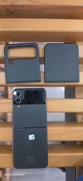 Телефон Samsung Z-Flip 4