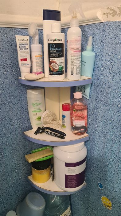 Три полочки в ванну