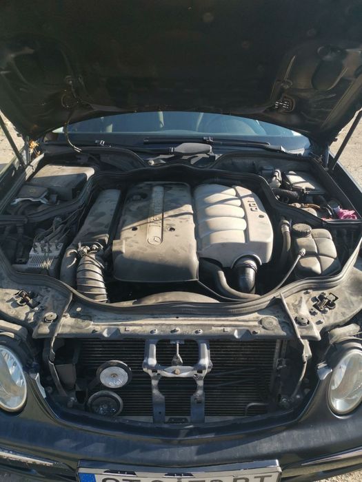 Продавам Мерцедес Е класа