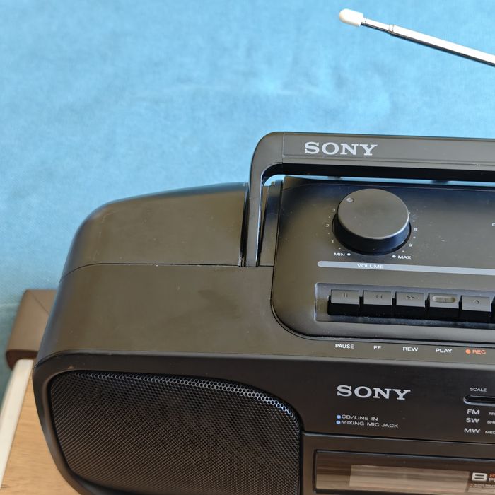 Двукасетъчен радиокасетофон Sony CFS-DW34S