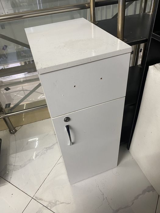 Продам белый шкаф