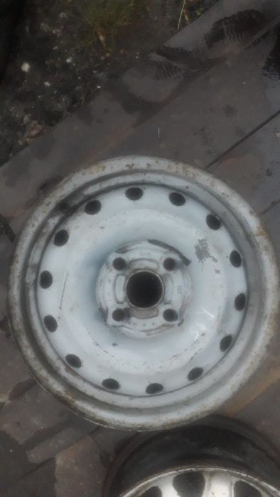 Продам диски разные, один R15 и два R14